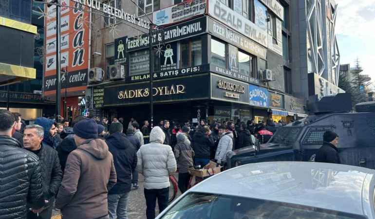 vanda-kuyumcu-altin-ve-paralarla-kayboldu-iddiasi-4n2DLpYK.jpg