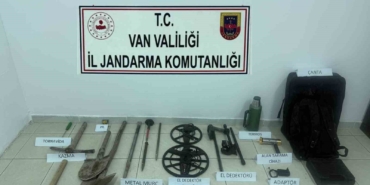 vanda-tarihi-kaleye-yakin-kazi-yapan-iki-kisi-yakalandi-fq32vw24.jpg