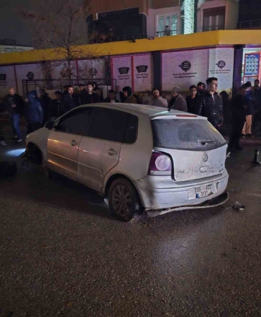 yagmur-sonrasi-coken-yol-faciaya-neden-oldu-3-yarali-CWTSb8Tr.jpg