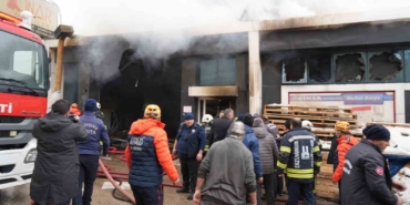yangindan-kurtarilan-iki-kisi-ekiplerin-zografya-basarisi-zeJz9eOA.jpg