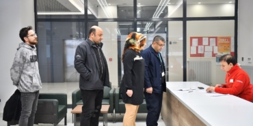 yesilyurt-belediyesi-personelinden-kizilaya-onemli-bir-destek-ImMSLH9j.jpg