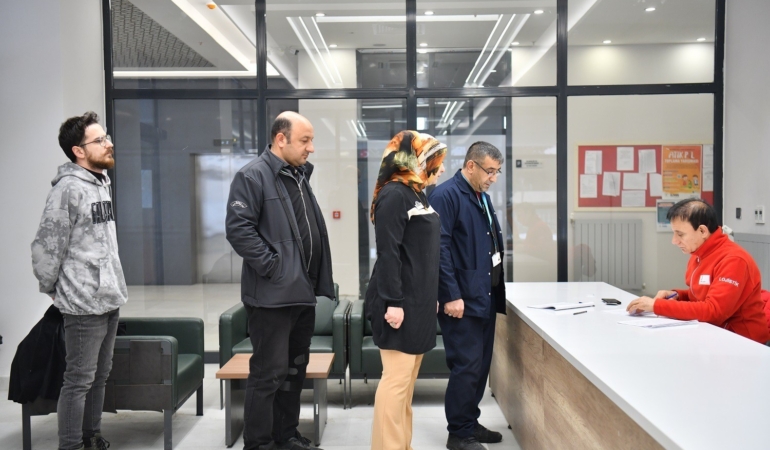 yesilyurt-belediyesi-personelinden-kizilaya-onemli-bir-destek-ImMSLH9j.jpg