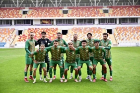 yesilyurtspor-bingolu-sahasinda-agirliyor-heyecan-dolu-bir-karsilasma-ndGZltzg.jpg