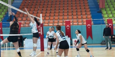 yildiz-kadinlar-voleybol-il-birinciligi-basariyla-tamamlandi-FBjRauE1.jpg
