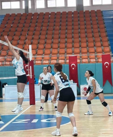 yildiz-kadinlar-voleybol-il-birinciligi-basariyla-tamamlandi-FBjRauE1.jpg