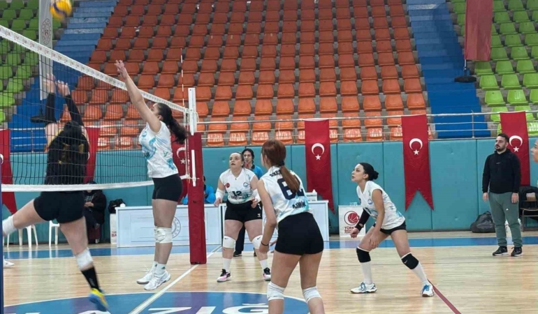 yildiz-kadinlar-voleybol-il-birinciligi-basariyla-tamamlandi-FBjRauE1.jpg