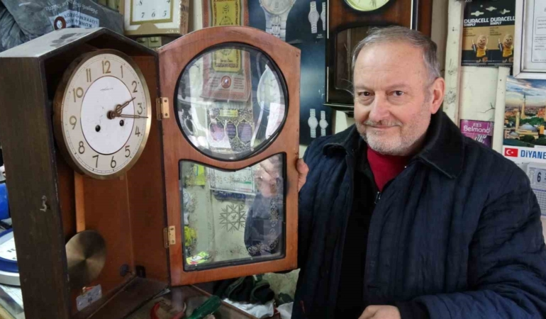zamana-ince-ayri-ince-ayar-yarim-asirlik-bir-oyku-1FZ1gjU2.jpg