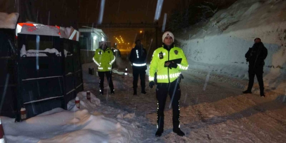 Zorlu Kış Koşullarında Tunceli’de Yılbaşı Güvenliği: Emniyetin Rolü