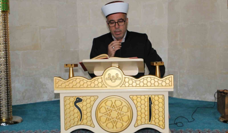 asirlardir-suregelen-harem-i-serif-mukabele-gelenegi-pIb72qXE.jpg