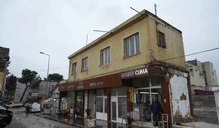 asrin-felaketi-berberin-meslek-askini-yikamadi-50-yilin-hikayesi-TFlmni5B.jpg