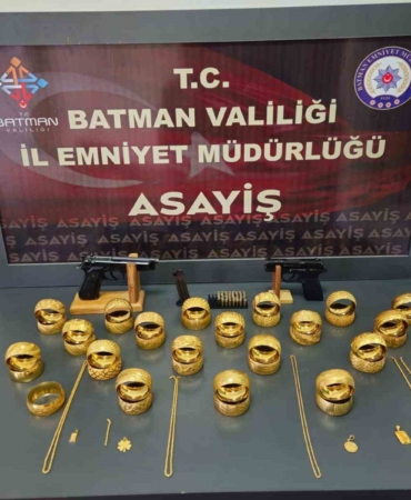 batmanda-gerceklesen-kuyumcu-soygununda-8-sahsin-yakalanmasi-SvHAJq4F.jpg