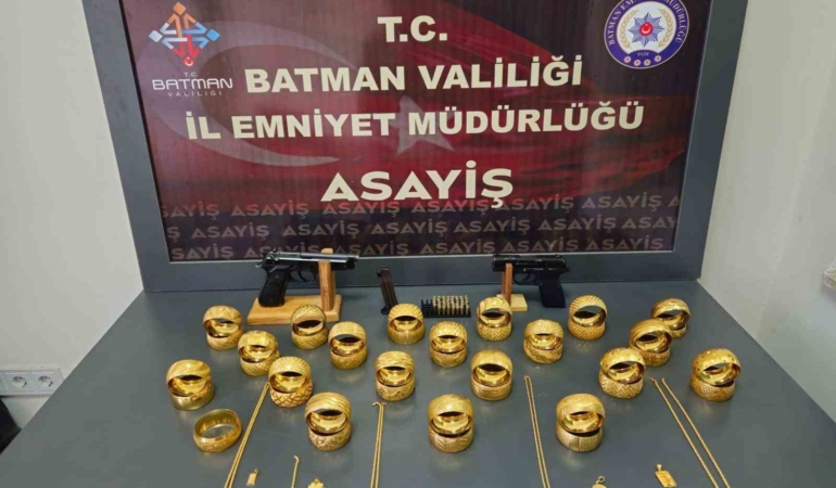 batmanda-gerceklesen-kuyumcu-soygununda-8-sahsin-yakalanmasi-SvHAJq4F.jpg