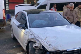 batmanda-minibus-ile-otomobil-carpismasi-1-yarali-RKaTYfah.jpg