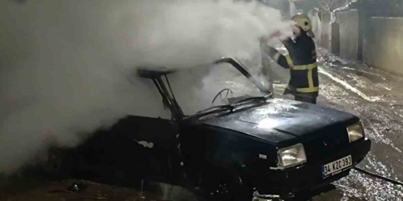 Batman’da Otomobil Yangını: Park Halindeki Araç Alev Alev Yandı