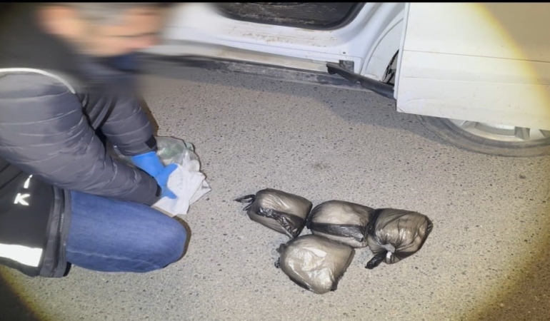 batmanda-tarihi-narkotik-operasyonu-4-kilo-50-gram-metamfetamin-yakalandi-IJkcz83t.jpg