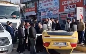 beton-mikseri-ile-carpisan-taksi-ters-dondu-1-yarali-olayi-aV1aObcH.jpg