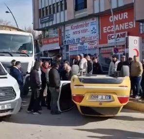 Beton Mikseri ile Çarpışan Taksi Ters Döndü: 1 Yaralı Olayı