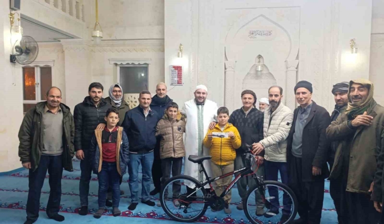 cermikte-basarili-ogrencilere-bisiklet-ve-akilli-saat-odulu-Ar6w1TEg.jpg
