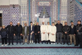 cermikte-hatimle-kilinan-teravih-namazi-heyecani-vcsfPZd7.jpg