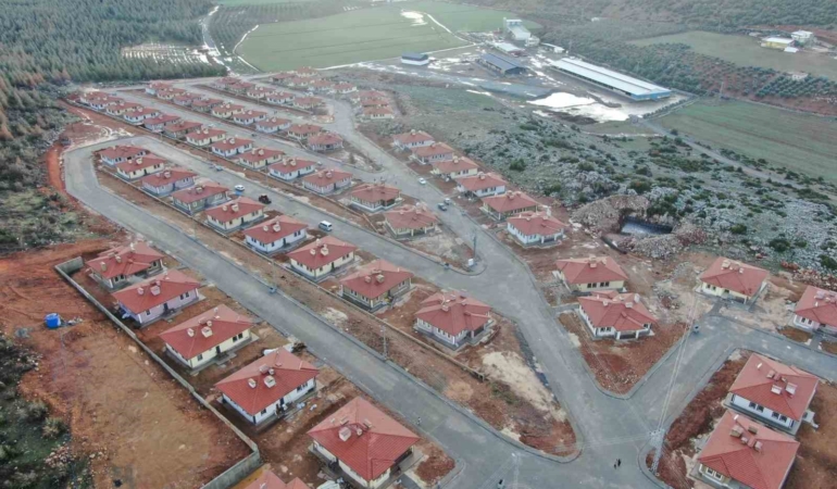 depremzedelerin-tepkisi-devlet-bize-ev-degil-villa-yapti-ZihcySCt.jpg