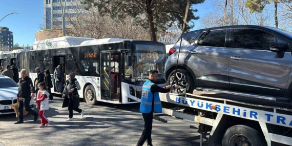 Diyarbakır’da Durak Önlerine Park Eden Araçlar Ceza ile Karşılaştı