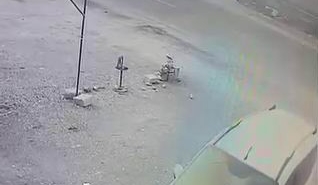 diyarbakirda-feci-kaza-kamyonete-carparak-hayatini-kaybeden-sahis-1ImEAZSu.jpg