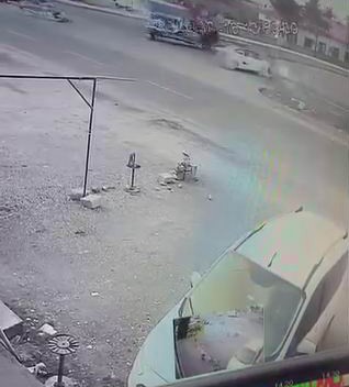 diyarbakirda-feci-kaza-kamyonete-carparak-hayatini-kaybeden-sahis-1ImEAZSu.jpg