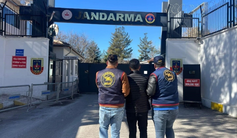 diyarbakirda-kesinlesmis-hapis-cezasi-bulunan-105-sahis-yakalandi-5dEV67Ga.jpg