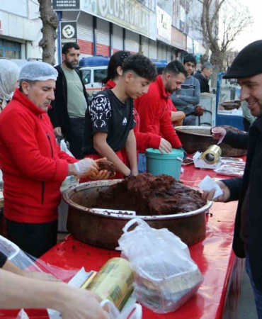 diyarbakirda-ramazanin-vazgecilmezi-cigkofteye-buyuk-ilgi-6v9EQbDb.jpg