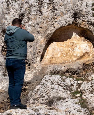 diyarbakirdaki-kaya-mezarlari-ve-duvar-kabartmalari-uzerine-belgesel-fotograf-calismasi-nZEgSLvp.jpg