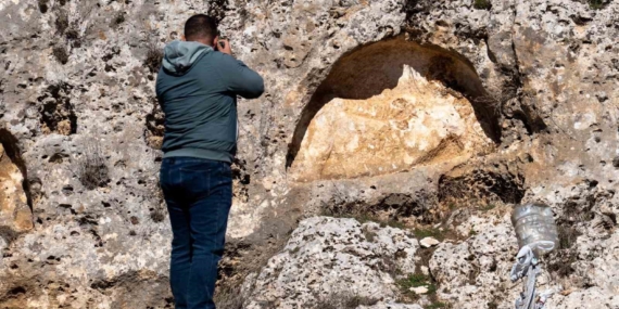Diyarbakır’daki Kaya Mezarları ve Duvar Kabartmaları Üzerine Belgesel Fotoğraf Çalışması