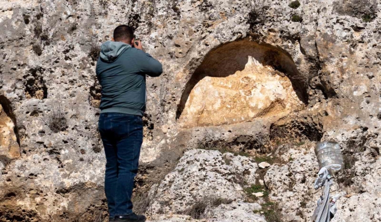 diyarbakirdaki-kaya-mezarlari-ve-duvar-kabartmalari-uzerine-belgesel-fotograf-calismasi-nZEgSLvp.jpg