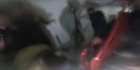 Dumandan Etkilenen Kişinin Evden Çıkış Anları Kask Kamerasında