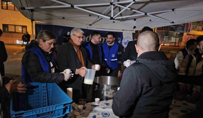 elazigda-berat-kandili-coskusu-camiler-dolu-tasdi-pnq1XD9p.jpg