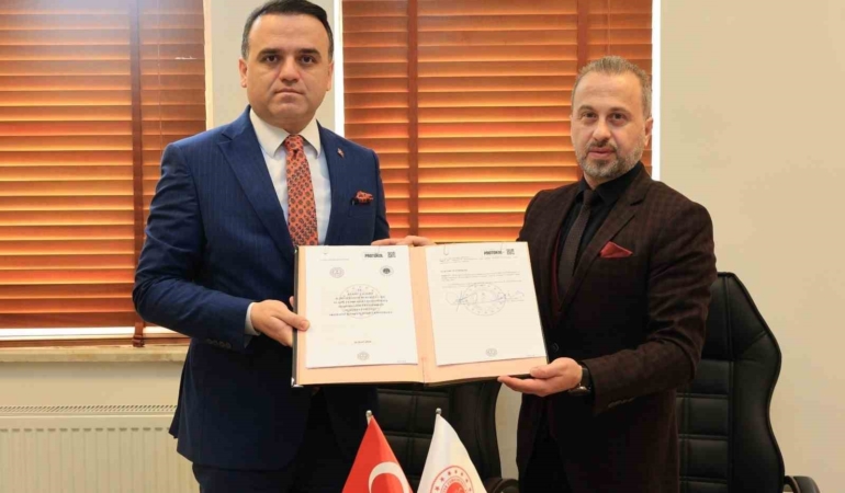 elazigda-bilisim-suclari-ve-madde-bagimliligiyla-mucadelede-yeni-bir-is-birligi-protokolu-apcDwiqw.jpg