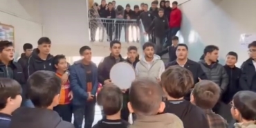elazigda-ilahi-akimina-katilanlar-cHAZpdTg.jpg