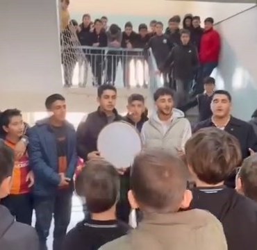 elazigda-ilahi-akimina-katilanlar-cHAZpdTg.jpg