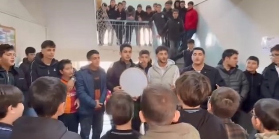 Elazığ’da İlahi Akımına Katılanlar