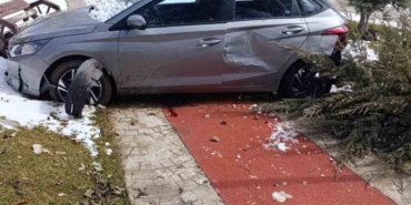 elazigda-kaldirima-cikan-otomobil-1-yarali-cJJrJtws.jpg