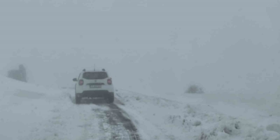 Elazığ’da Kar Yağışında Mahsur Kalan Araç Başarıyla Kurtarıldı