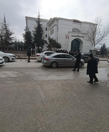 elazigda-zincirleme-trafik-kazasi-1-yarali-olay-ani-kamere-yansidi-eiWb72wO.jpg