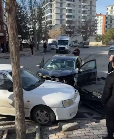 elazigda-zincirleme-trafik-kazasi-yarali-birey-sayisi-1-3JjOrlyy.jpg