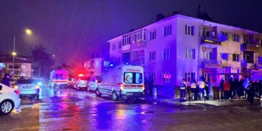 erzincanda-korkutan-yangin-3-cocukla-birlikte-8-kisi-dumandan-etkilendi-hcnuIvLF.jpg