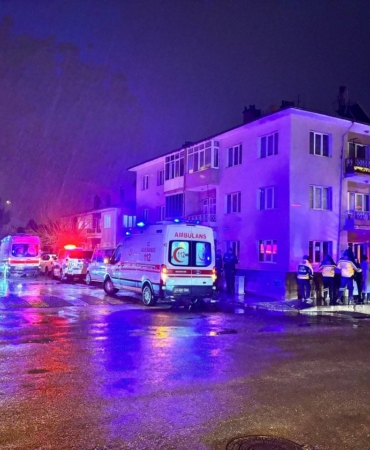erzincanda-korkutan-yangin-3-cocukla-birlikte-8-kisi-dumandan-etkilendi-hcnuIvLF.jpg