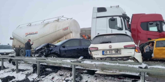 Erzurum’da Feci Zincirleme Kaza: 8 Kişi Ağır Yaralandı