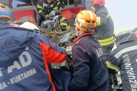 erzurumda-feci-zincirleme-trafik-kazasi-20-kisi-yaralandi-HyRjbWp6.jpg