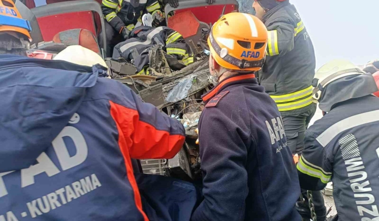 erzurumda-feci-zincirleme-trafik-kazasi-20-kisi-yaralandi-HyRjbWp6.jpg
