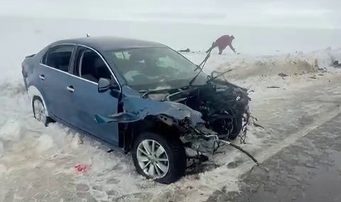 Erzurum’da Otomobil ve Tır Çarpışması: Sürücüler Yaralı