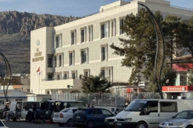 ezan-sesi-mahalleye-ulasmayinca-belediye-binasina-hoparlor-yerlestirildi-Avw7BfAb.jpg