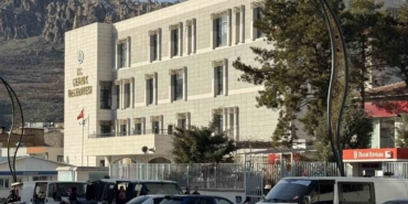 ezan-sesi-mahalleye-ulasmayinca-belediye-binasina-hoparlor-yerlestirildi-Avw7BfAb.jpg